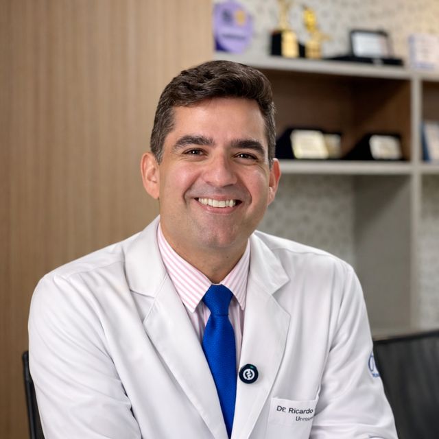 Ricardo Albuquerque Freitas, Urologista Lauro de Freitas