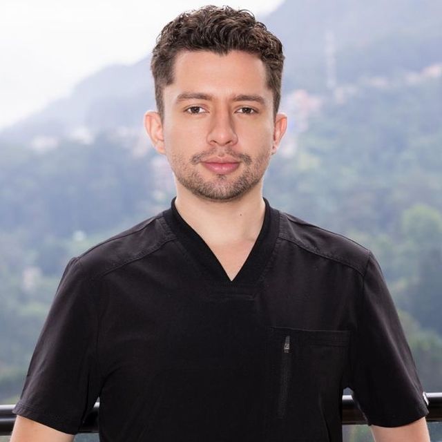 Julian López Yates, Médico general Medellín