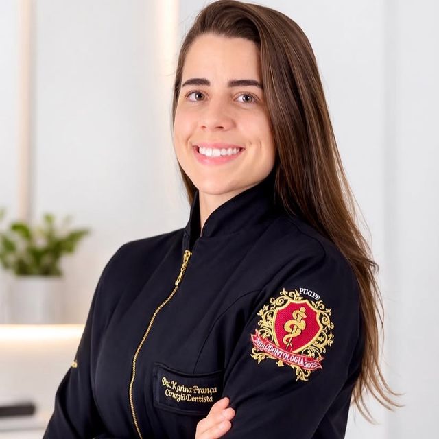 Karina França, Dentista Curitiba