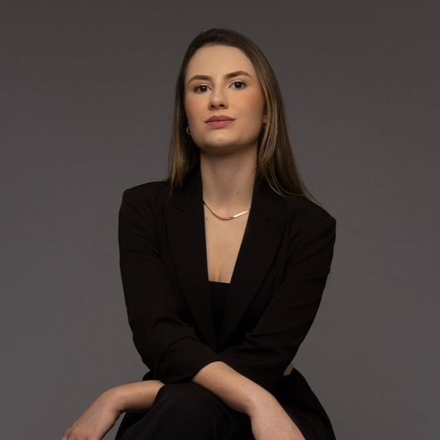 Julia  Muller Ames, Ginecologista Guaramirim