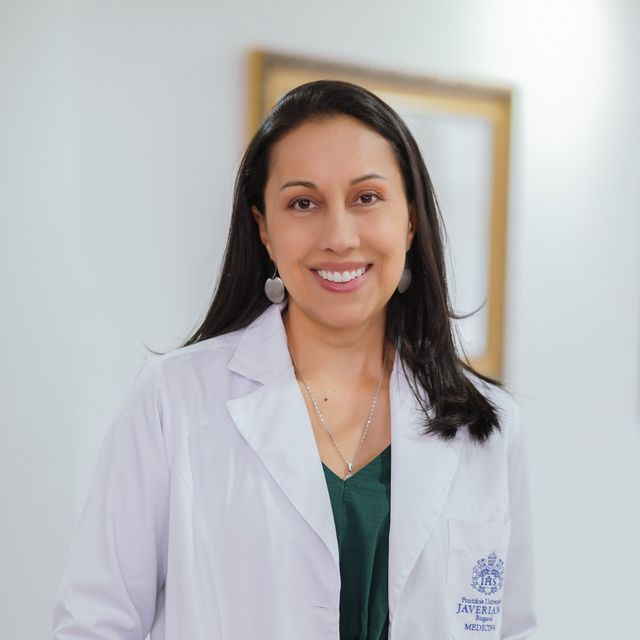 Lina Maria Olmos Carreño, Dermatólogo Bogotá