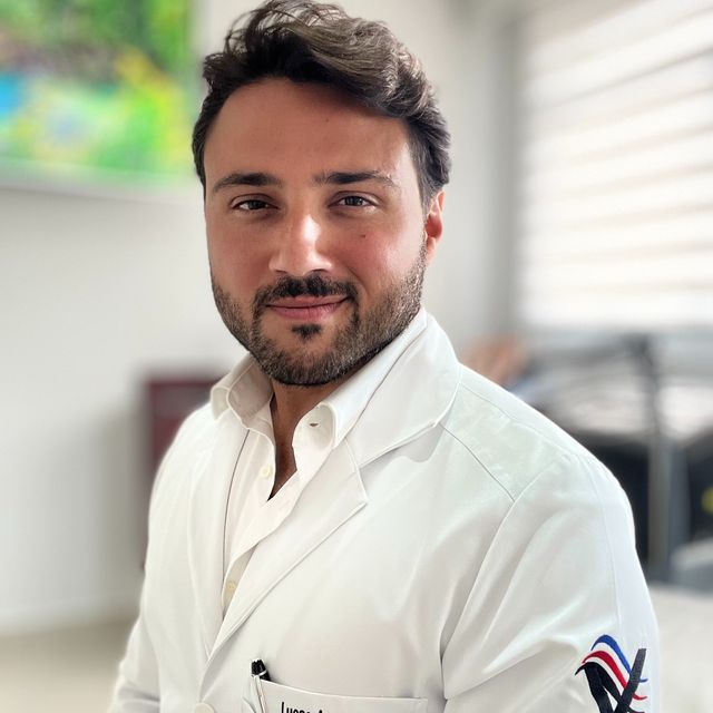 Lucas Ferraz Amaral, Cirurgião vascular Santos