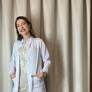 Dra. Fabrícia  Dourado