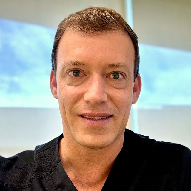 Ernesto Ewertz Miquel, Traumatólogo Santiago