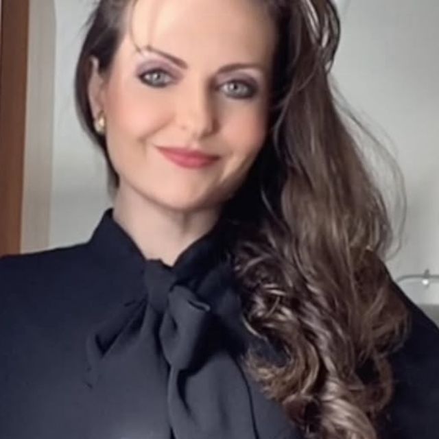 Renata Rugila De Andrade, Psiquiatra Londrina