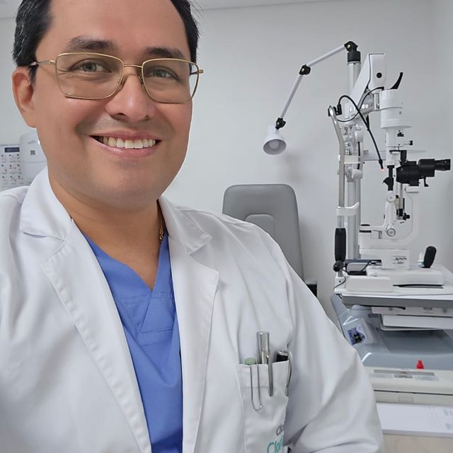 Jose David Bautista Ruiz, Oftalmólogo Medellín