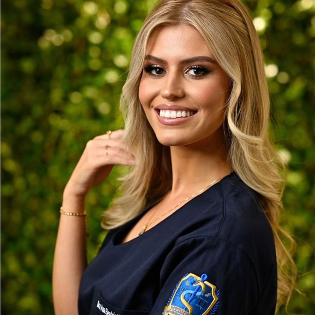 Ana Beatriz Vieira Batista, Médico clínico geral Curitiba