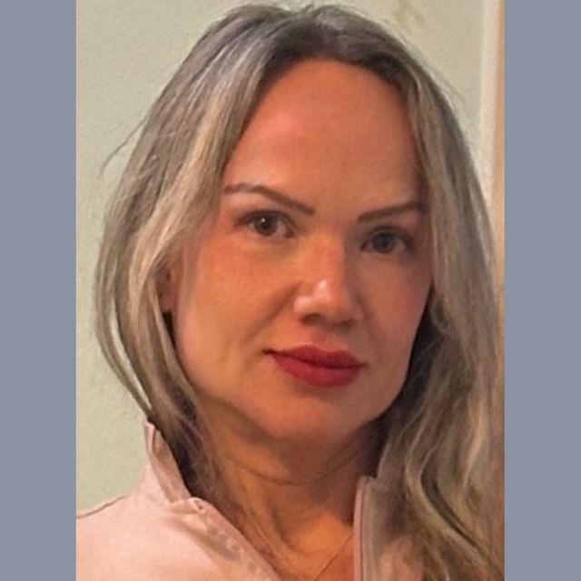 Cynthia Pimenta Santi, Dentista Santos