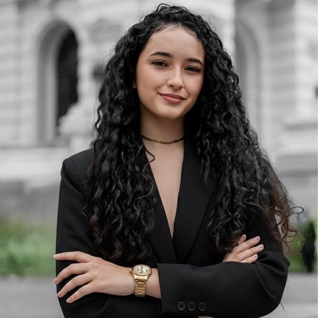Ingrid  da Cruz Trauzzolo