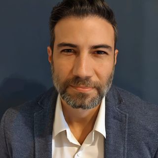  André Marques da  Fonseca , Neurocirurgião Volta Redonda