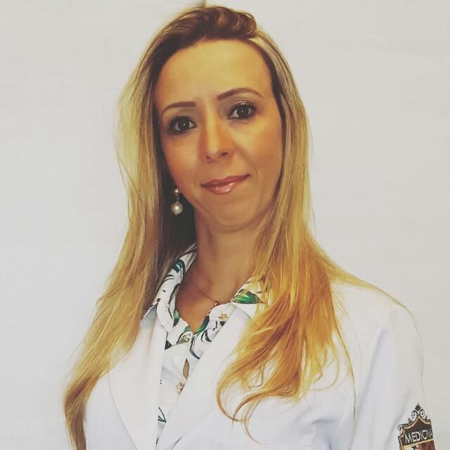 Maite Daniele Bazetti Basso, Oftalmologista Curitiba