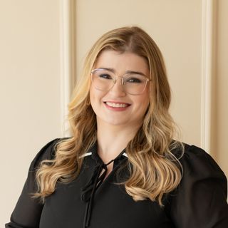 Dra. Stephanie Queiroz