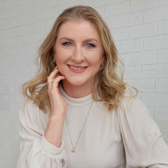 Carine Cruzeta, Dentista Curitiba