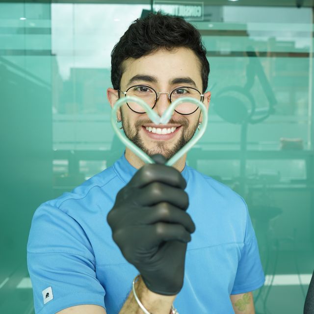 Bayron Leonardo Garcia Hoyos, Odontólogo Bogotá