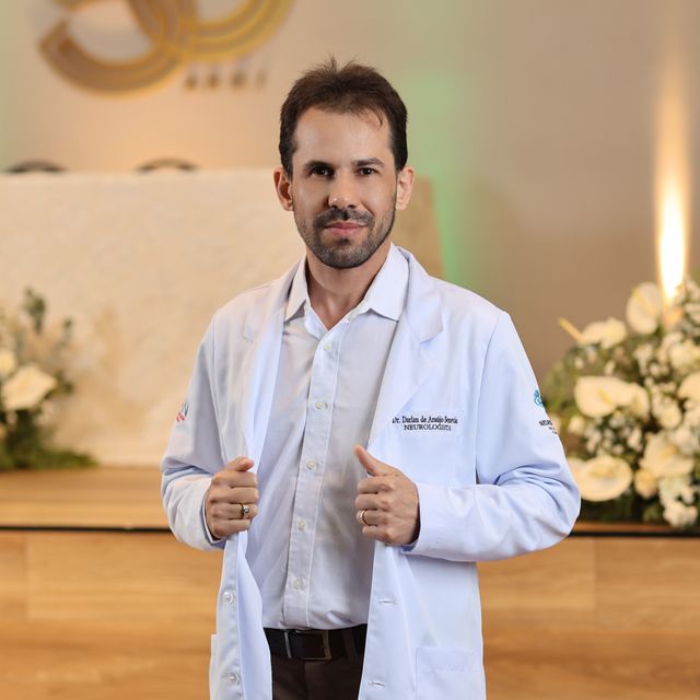Darlan Benèvides, Neurologista Maceió