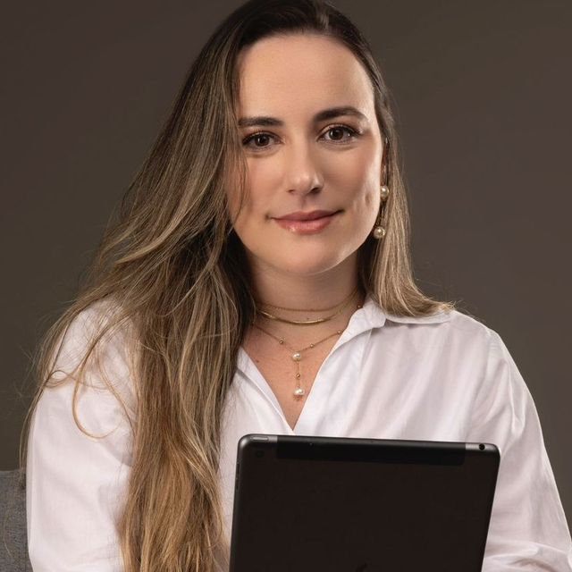 Victoria Oliveira  Alves, Médico clínico geral Pindamonhangaba