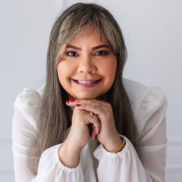Renata  Carrazoni Fontes, Dermatologista Uruguaiana