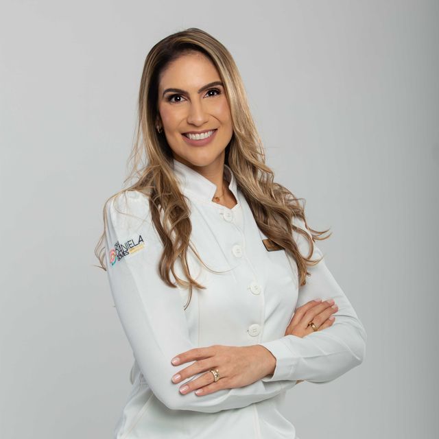 Daniela Lins de Carvalho Gomes, Dentista Recife