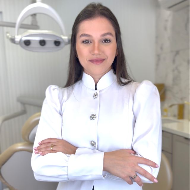 Dra. Juliê Capucho, Dentista Vitória