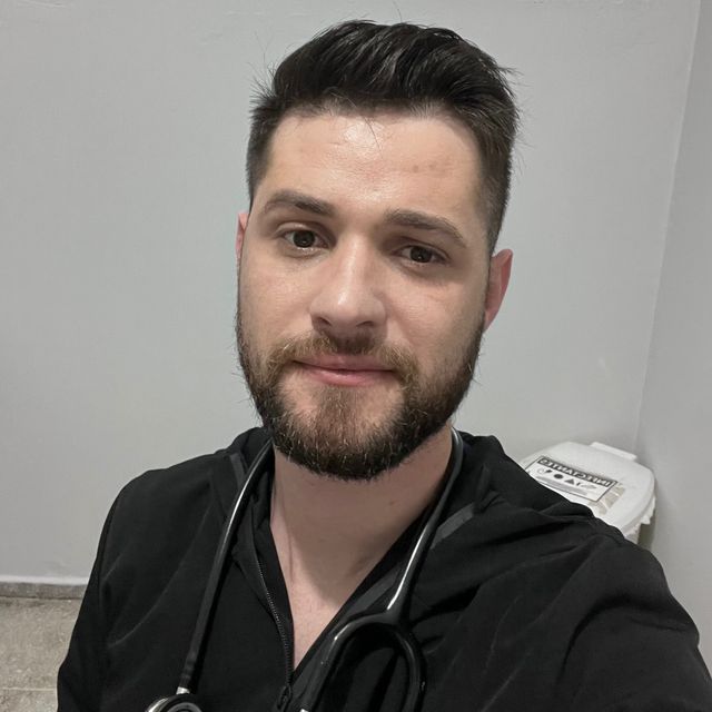Moisés De Oliveira , Médico clínico geral Garuva