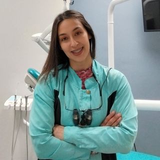 Acercar imagen: Constanza Herreros Correa, Dentista Concepción