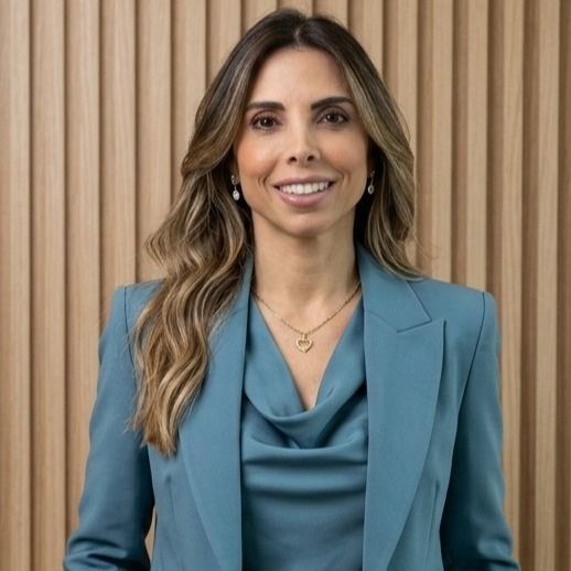 Adélia Almeida, Oftalmologista Caruaru