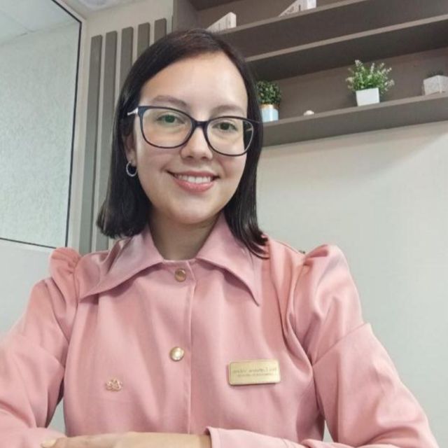 Catherine Ariadne de França  Valente, Dentista Curitiba