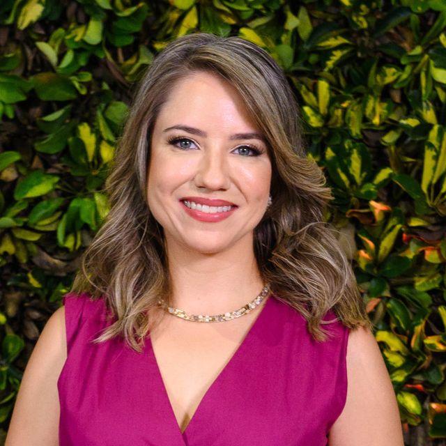 Ana Carolina Foscarini, Especialista em Clínica Médica Porto Alegre