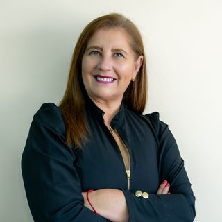 Acercar imagen: Marjorie Leiva, Dentista Curicó
