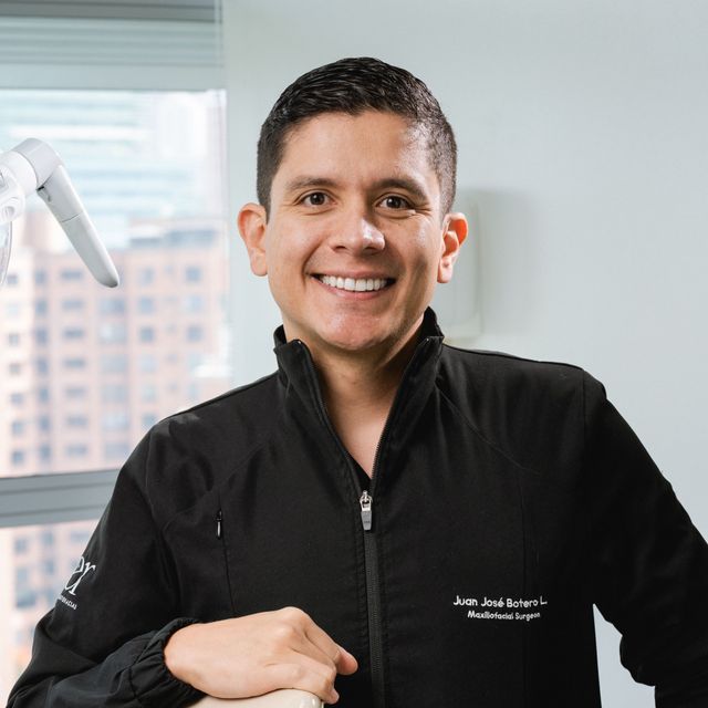 Juan José Botero López, Cirujano maxilofacial Medellín