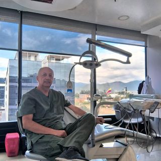 Acercar imagen: Hector J Cubillos E, Odontólogo Cajicá