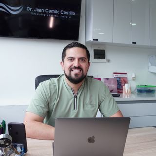 Acercar imagen: Juan Camilo Castillo, Odontólogo Bogotá