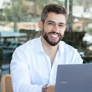 Dr. Gabriel Seixas Carvalho 