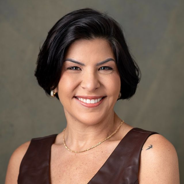 Claudia Braga, Dentista Rio de Janeiro