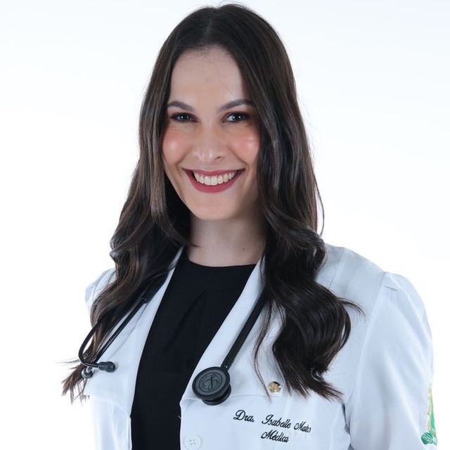 Isabelle Matos Almeida, Médico clínico geral Santos