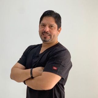 Acercar imagen: Raúl Chumpitaz Jordan, Ginecólogo Lince