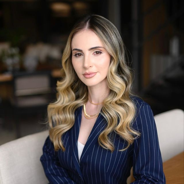 Maria Laura Barbosa Teixeira, Dermatologista Santa Juliana