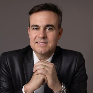 Ampliar imagem: Silvio César da Silva, Ginecologista Varginha