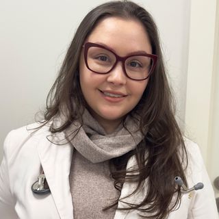 Karen  Bertasso da Rosa, Especialista em Clínica Médica Gravataí