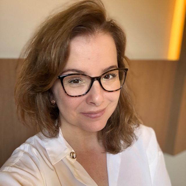 Juliana Cristina Bittencourt Novais, Especialista em Clínica Médica Bauru