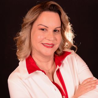 Dra. Elizangela Melo