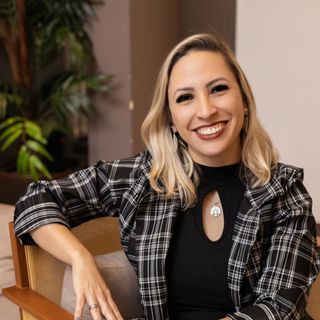 Ampliar imagem: Tais Barth, Psicólogo Curitiba