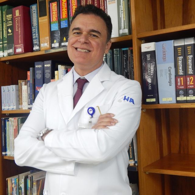 Eduardo Novais de Carvalho, Cardiologista Salvador