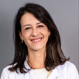 ISABELA ARAÚJO TOUMA DE CERQUEIRA CAMPOS, Geriatra Rio de Janeiro