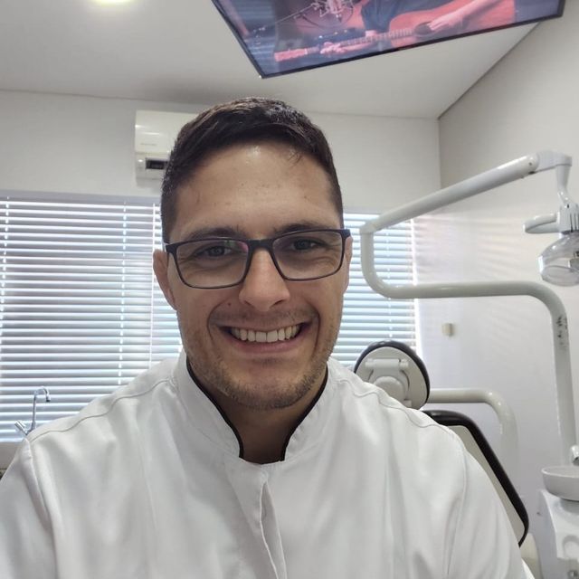 Fernando Cordeiro Camargo, Dentista São José Dos Pinhais