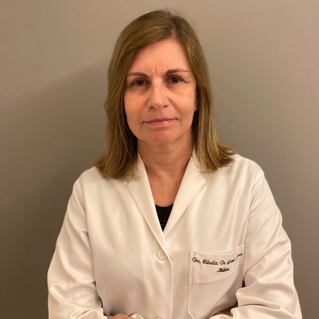 Cláudia Martins de Grossi Firman, Gastroenterologista Rio de Janeiro