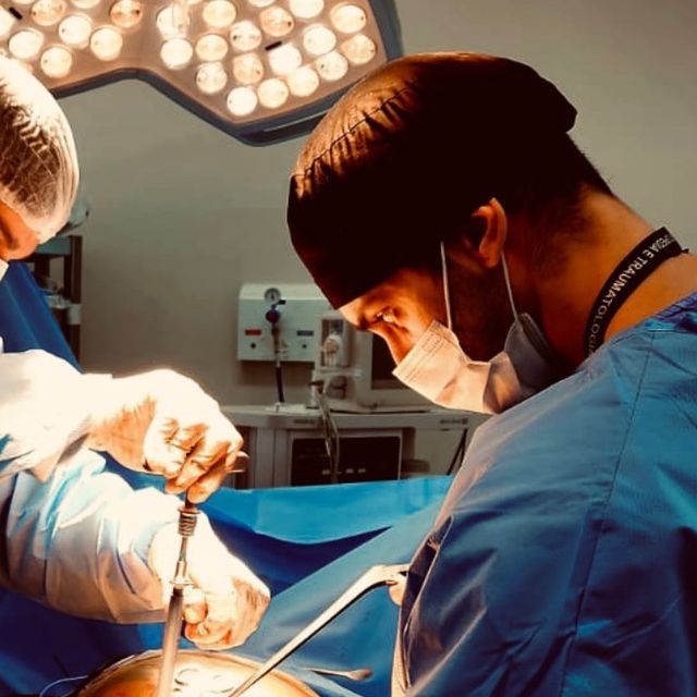 Caio Azambuja Mekhitarian, Ortopedista - Traumatologista São Paulo