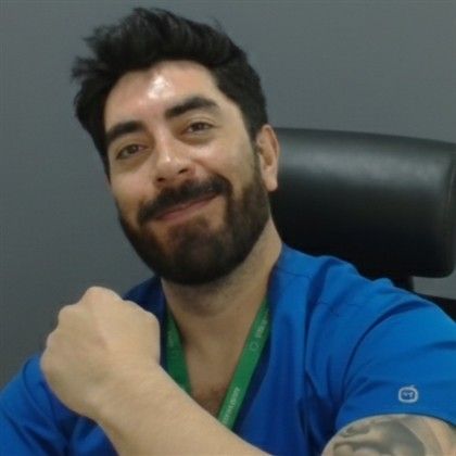 Francisco López Valdivia, Médico general Santiago