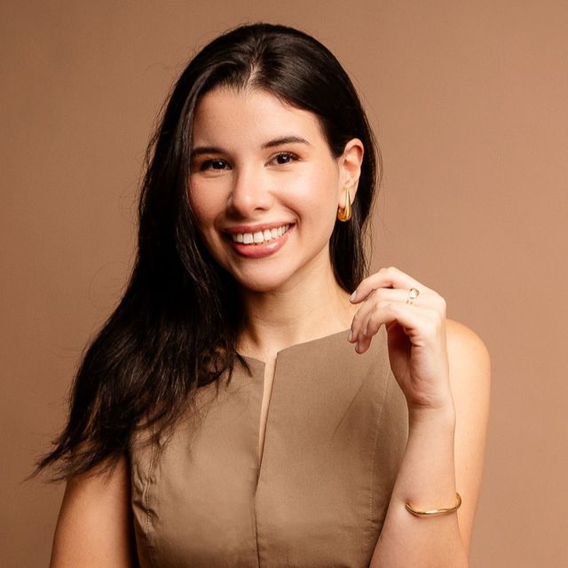 Amanda Oliveira, Dentista São José dos Campos