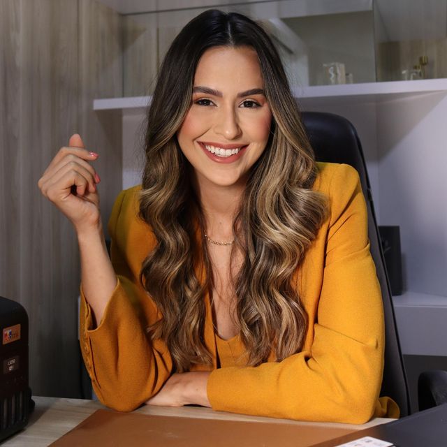 Laryssa Coêlho Pinheiro, Coloproctologista Fortaleza